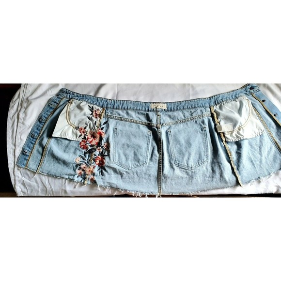 Pacsun Womens Blue Jean Denim Mini Skirt Floral Embroidered Button Up Sz 26 EUC - Picture 7 of 7